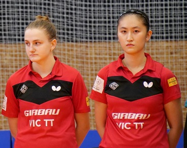 Sílvia Coll Solà i Sofia Zhang, amb la selecció absoluta catalana
