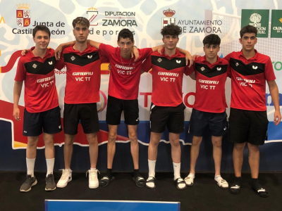 Equips Infantil i juvenil del GIRBAU VIC TT, als Campionats d'Espanya a Zamora