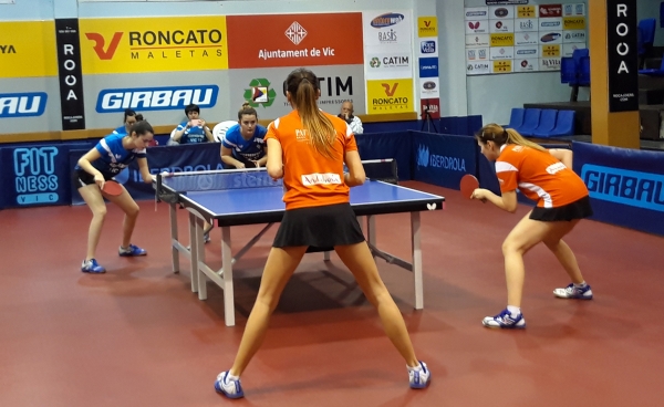 Clàudia Caymeli Ana García, van protagonitzar un gran partit de dobles, amb victòria 3-2.