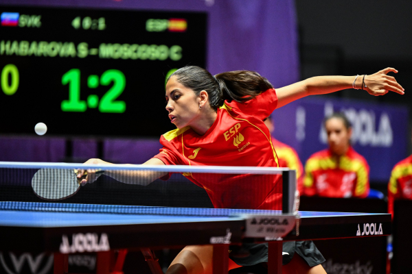 Camila Moscoso a l'Europeu amb Irina Gimeno al fons.