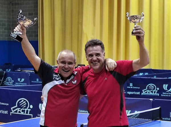 Jordi Carceller i Pere Ausió, amb els trofeus de 1r  3r del Campionat de Catalunya veterans 2022