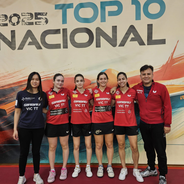 Les 4 jugadores del Girbau Vic TT, amb els entrenadors al Top Estatal a Alcobendas