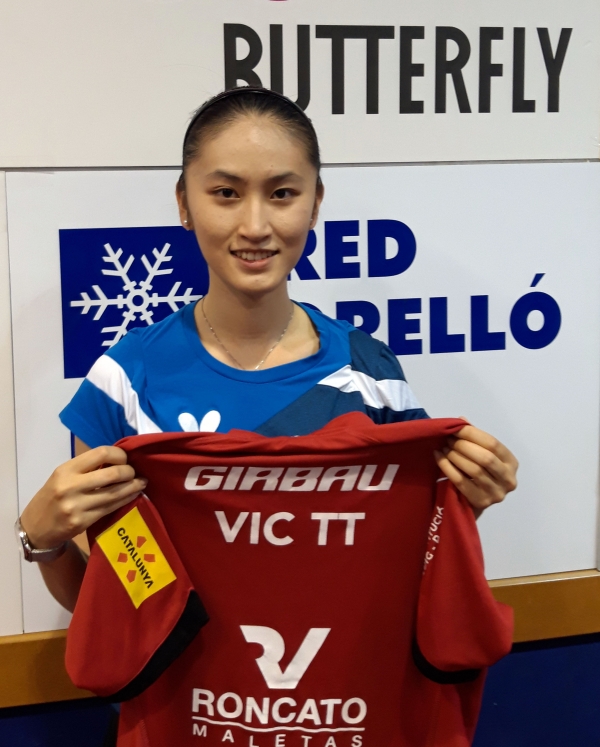 Sofia Zhang amb les samarretes del Girbau Vic TT