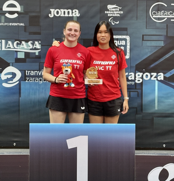 Sílvia Coll, campiona d'Espanya individual i equips sub 21, amb Noa Muñoz
