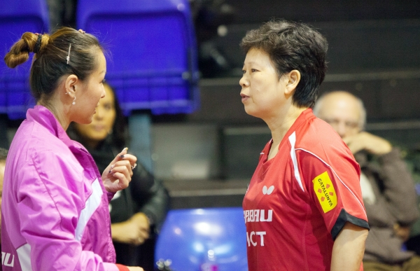 Tingting Wang i Ni Xia Lian en el partit contra Novi Sad a Vic