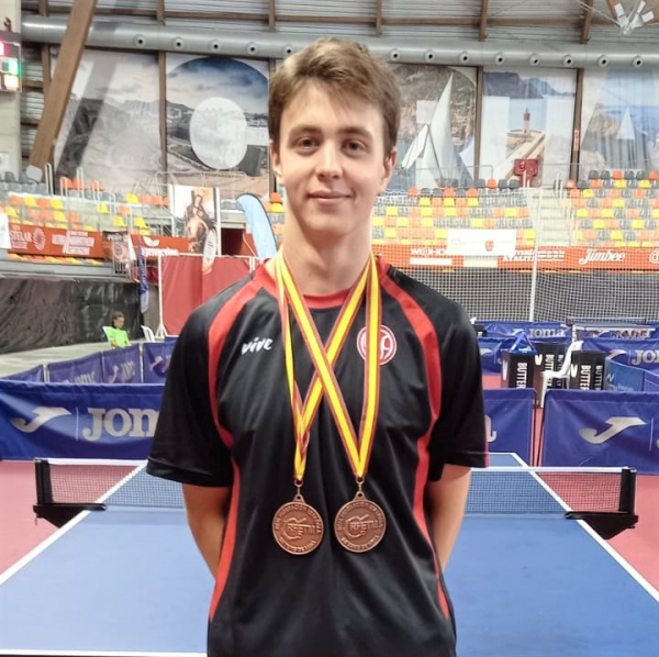 Àlex Moreno, bronze en ind. i doble del Campionat d'Espanya juvenil