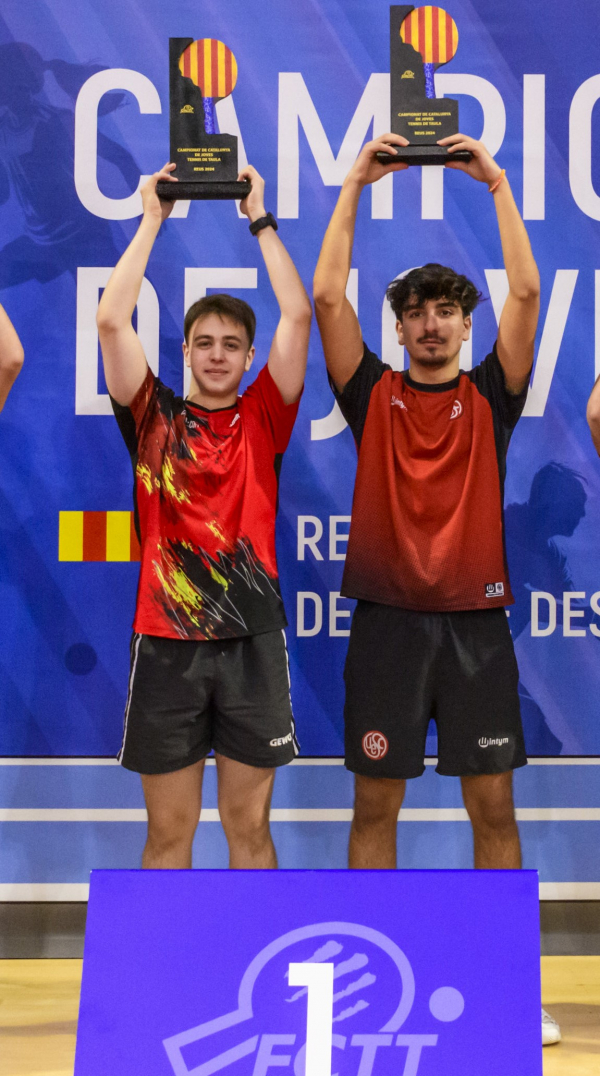 Âlex Moreno, campió de doble juvenils, amb Jofre Escoda- 
